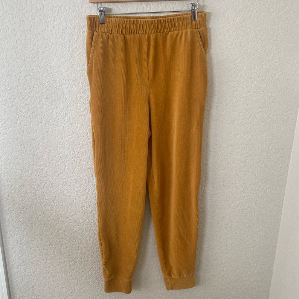 Woman’s corduroy joggers size L